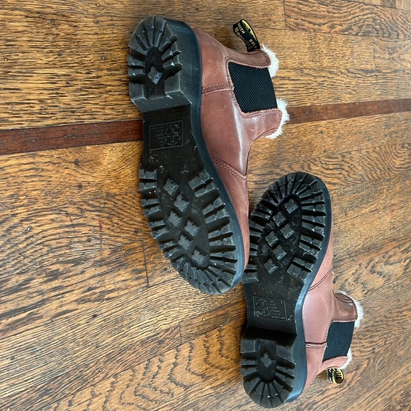 Dr. Martins Chelsea faux fur lined boots - Picture 5 of 6